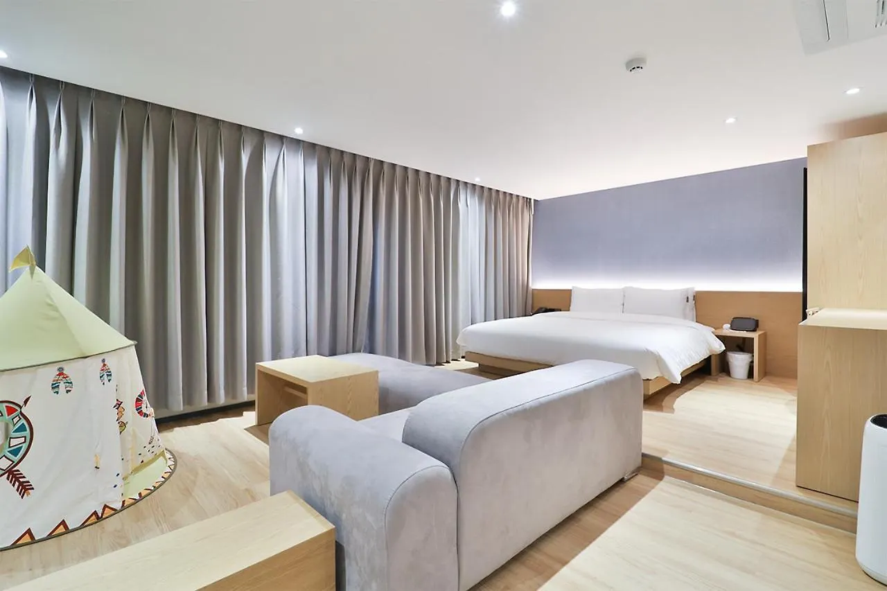Custom Hotel Ульсан